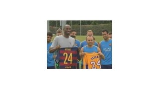 Kobe Bryant navštívil barcelonských futbalistov