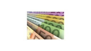 Deficit verejných financií má v budúcom roku klesnúť pod 2 percentá HDP