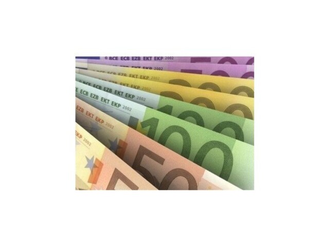 Deficit verejných financií má v budúcom roku klesnúť pod 2 percentá HDP
