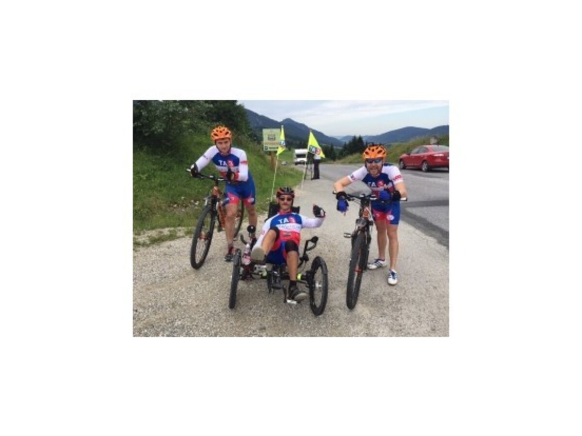ONLINE: Káčer úspešne dobicykloval do cieľa tohtoročnej charitatívnej Tour, na Štrbské pleso
