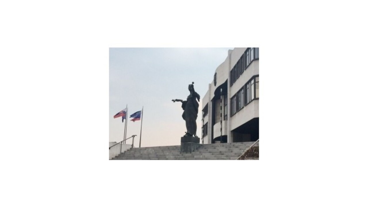 Polis: Smer na 35 percentách, v prieskume je aj opozičná dvojkoalícia