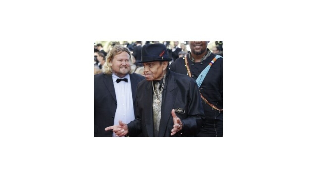 Otca zosnulého kráľa popu Michaela Jacksona hospitalizovali