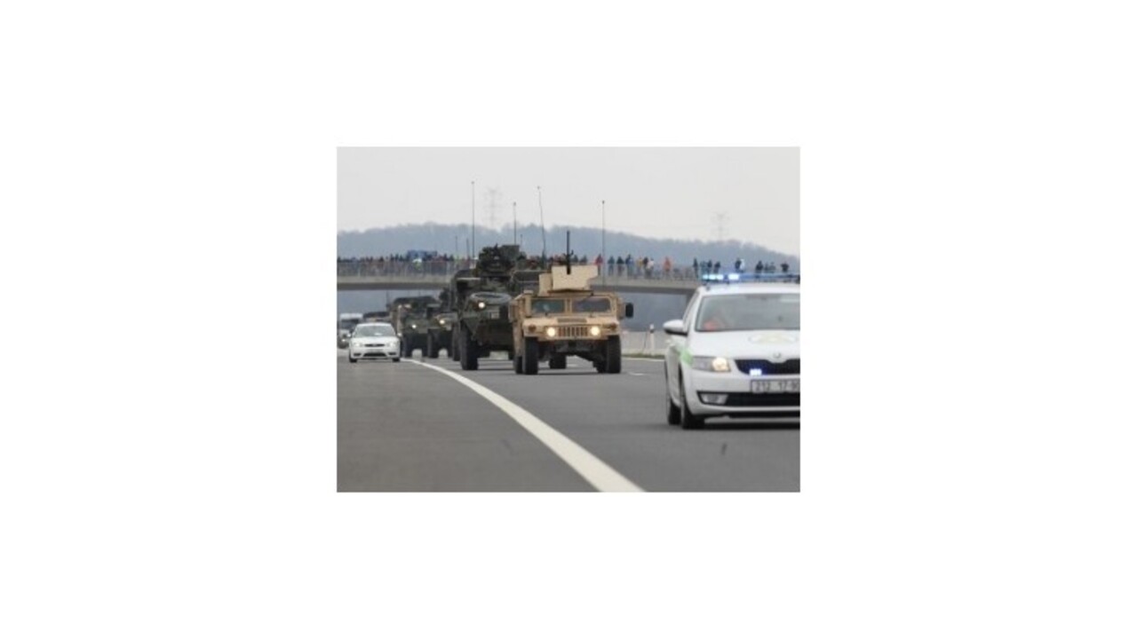 Američania vysielajú konvoj do Maďarska, má ísť aj cez Bratislavu