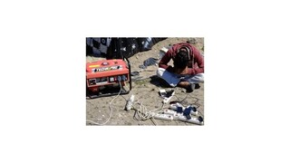 Do Británie sa chcú dostať tisícky utečencov, snažia sa zdolať Eurotunel v Calais