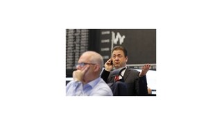 Aténska burza ukončila prvý deň obchodovania s veľkými stratami