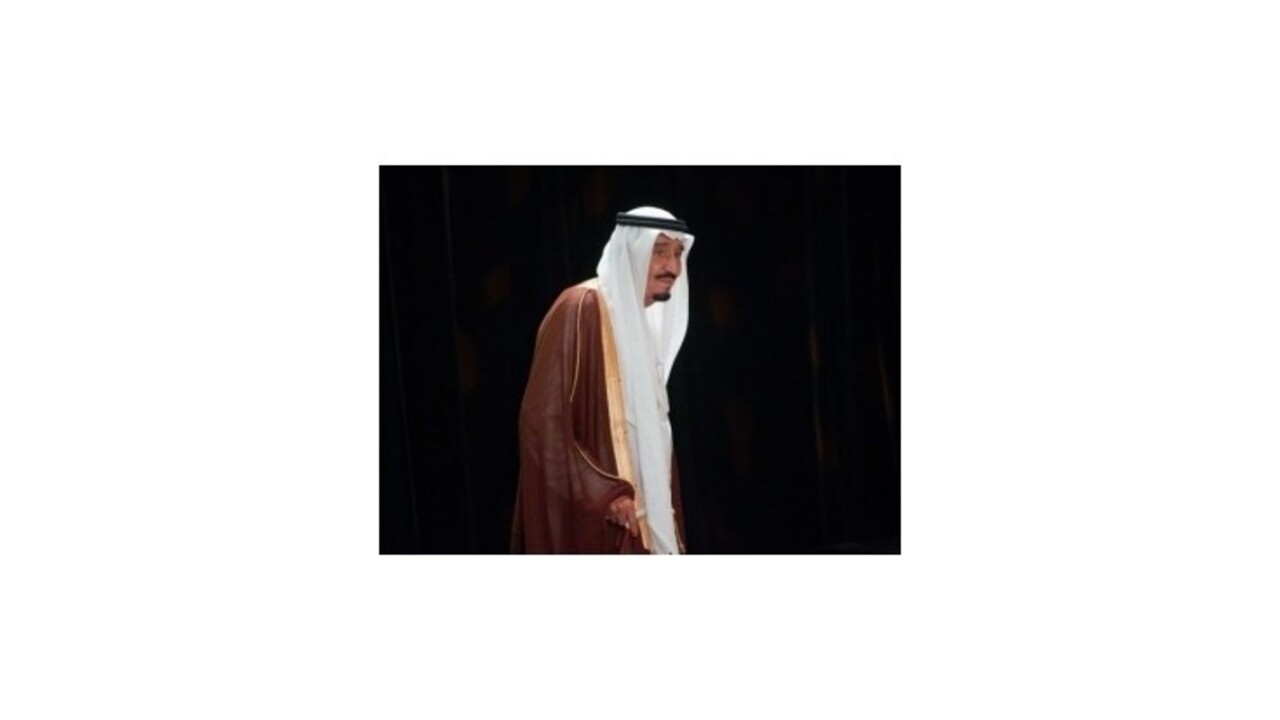 Saudský kráľ so stovkami služobníkov po kritike odišiel z Francúzska