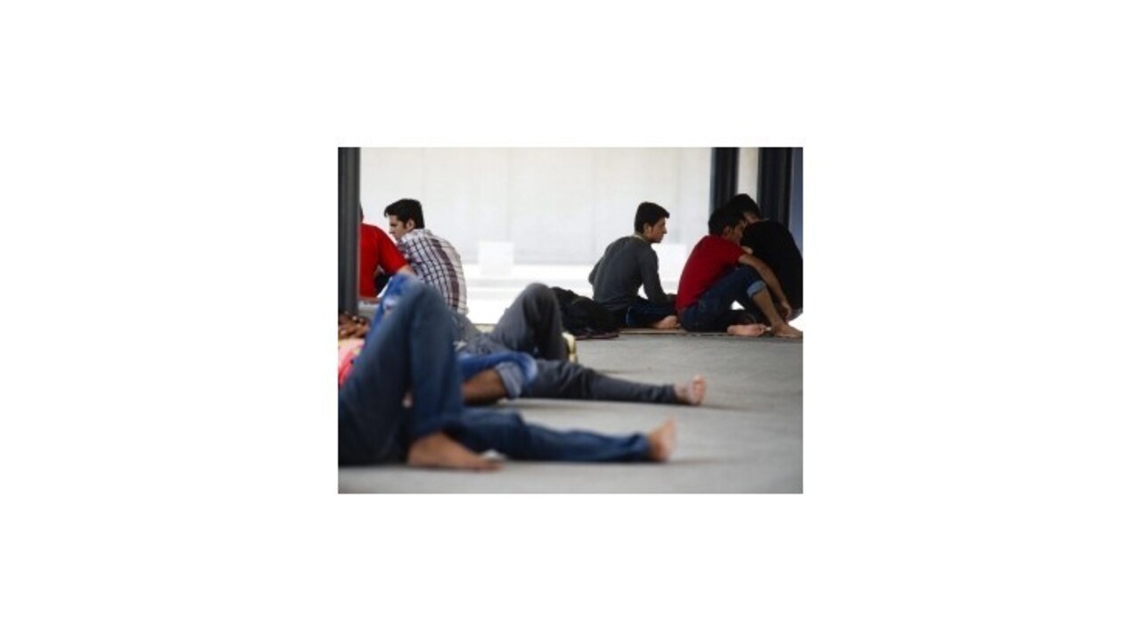 V Budapešti otvorili tranzitnú zónu pre migrantov, nájdu v nej zdravotnícke služby aj hygienu