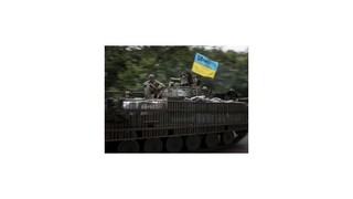 Na východnom fronte sa podľa Kyjeva stále bojuje, separatisti to odmietajú