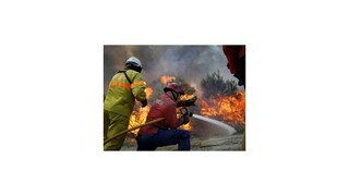 Španielskym hasičom sa nedarí uhasiť požiar, plamene ohrozujú aj obľúbený park