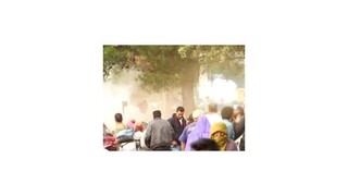 Macedónska polícia rozháňala tisícky utečencov ochromujúcimi granátmi