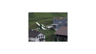 Na leteckej prehliadke vo Švajčiarsku sa zrazili dve lietadlá