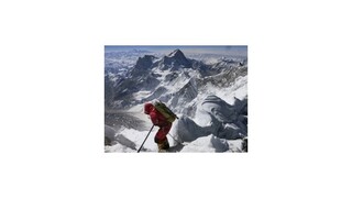 Nepál otvára pre horolezcov cestu na Mount Everest, prvýkrát od zemetrasenia