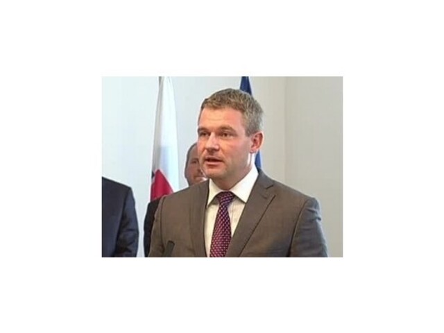 Pellegrini odovzdal menovacie dekréty členom volebnej komisie