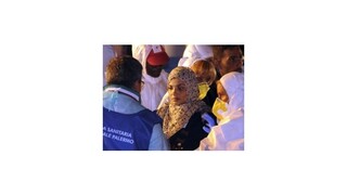 Pri pobreží Líbye sa potopila preplnená loď, migranti boli zamknutí v podpalubí