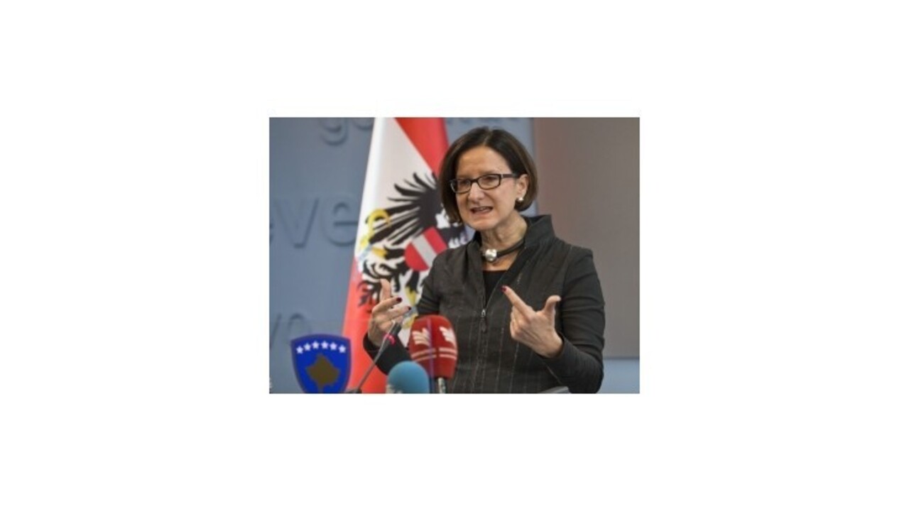 Rakúska ministerka vnútra po nájdení dodávky s utečencami neodstúpi