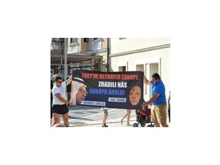 Protest proti migrantom: Kotlebovci sa do Gabčíkova nedostali