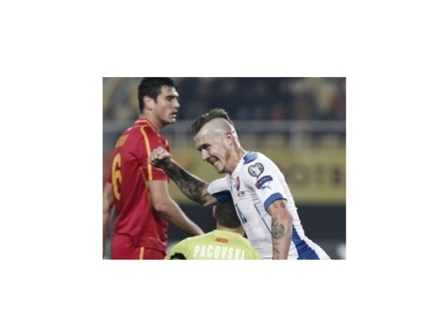 Slovenskí reprezentanti v nových dresoch, Kucka a Gyömbér si polepšili