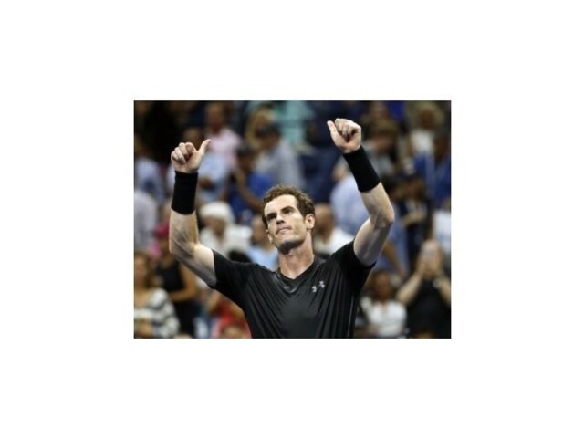 Murray pustil súperovi set, Wawrinka nie, favoriti bez problémov postúpili