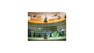 Doživotne odsúdení vrahovia sa môžu dostať na slobodu. Po prvý raz