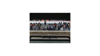 Mníchovskú železničnú stanicu zaplavili migranti, polícia odhaduje príchod tisícov