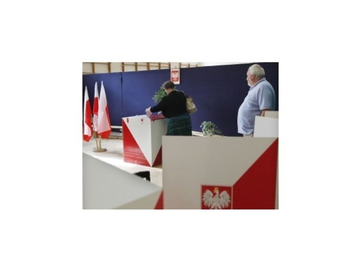 Poľské referendum o zmenách volebného systému stroskotalo na nízkej účasti