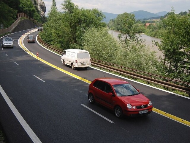 Cestu pod Strečnom ohrozuje masívny zosuv, geológovia varujú pred katastrofou