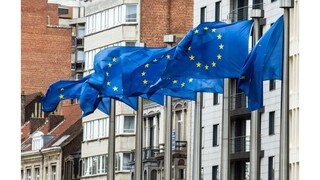 Únia uvažuje o prekročení povoleného deficitu pre náklady na utečencov