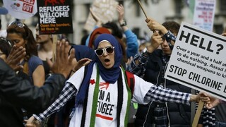Európske metropoly zaplavili demonštranti: Utečenci, vitajte!