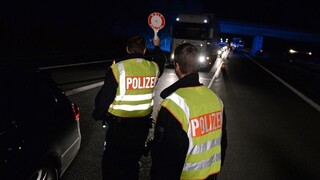 Nemci kvôli utečencom zaviedli hraničné kontroly