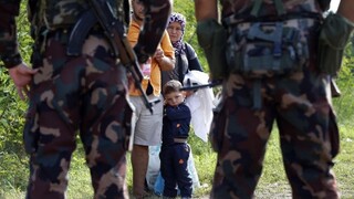 Maďari vyhlásili krízový stav, Rakúšania zaviedli kontroly aj na hraniciach so Slovenskom