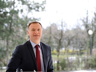 Vláda zvýši platy zdravotníkom, priemerný nárast bude 16 percent