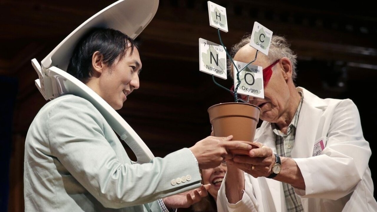 Včely v nose či sultánov sex. Na Harvarde odovzdávali bláznivé Nobelovky