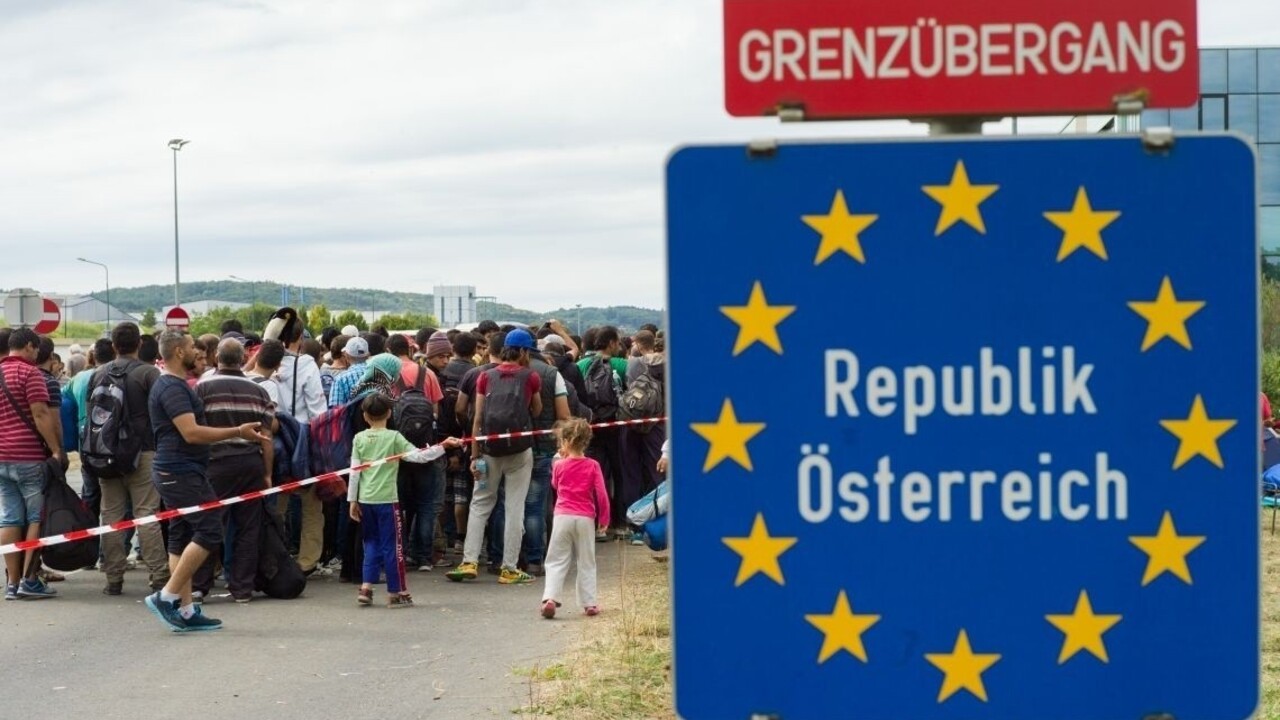 Budapešť obhajuje svoj postup s utečencami, Nemecko ruší plány na znižovanie daní