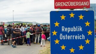 Budapešť obhajuje svoj postup s utečencami, Nemecko ruší plány na znižovanie daní