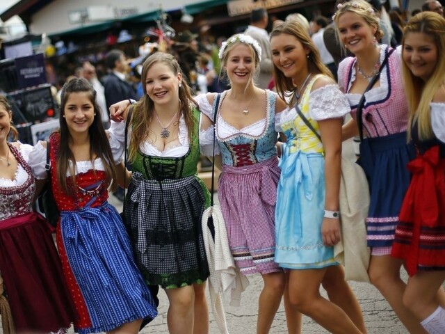 Oktoberfest navštívilo za prvý víkend okolo milióna ľudí, neodradil ich ani dážď