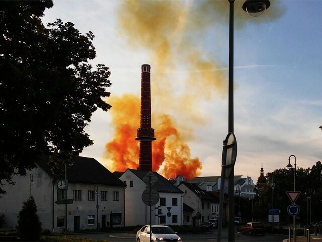 Pri výbuchu v českom cukrovare utrpelo zranenia 14 osôb