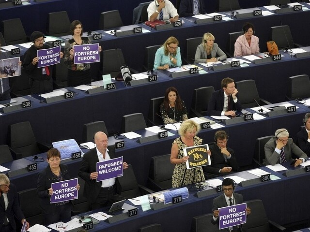 V Bruseli sa v napätej atmosfére prediskutuje ďalší postup v otázke utečencov