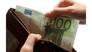 Banskobystrickí mestskí poslanci si výrazne zvýšili svoje odmeny