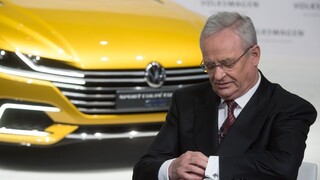 Šéf Volkswagenu po emisnom škandále odstupuje z funkcie
