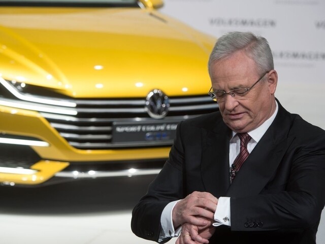 Šéf Volkswagenu po emisnom škandále odstupuje z funkcie