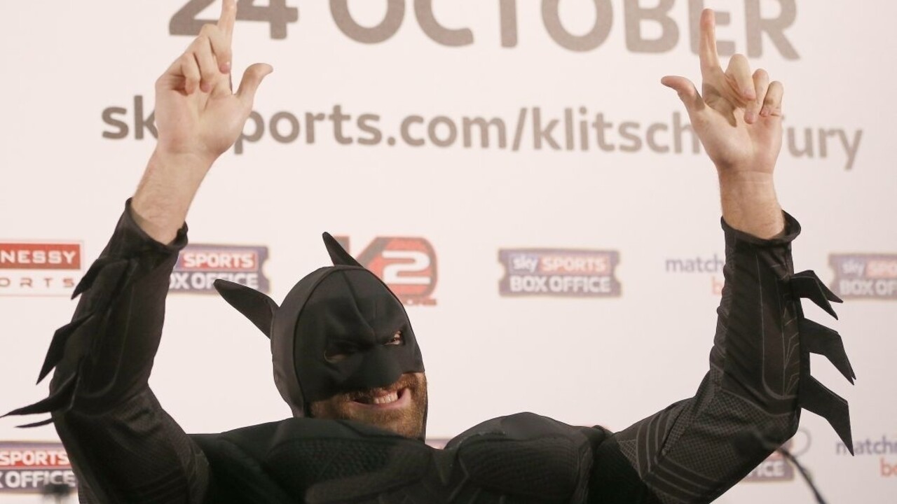 Kličko odvolal súboj s Furym, ktorý zaujal kostýmom Batmana