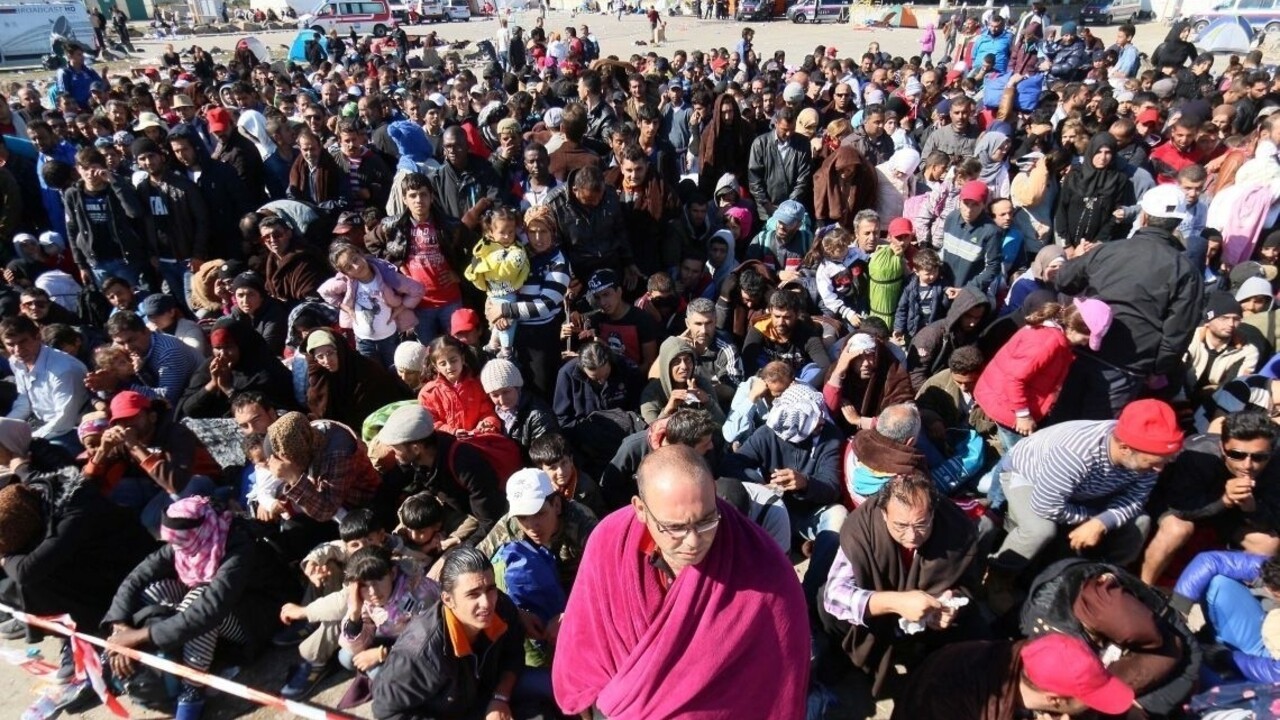 V ubytovni sa pobili stovky migrantov, konflikt začal afganský mladík