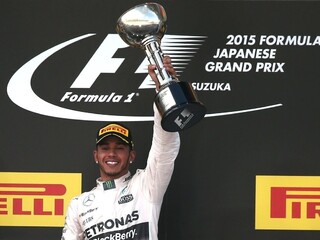 Hamilton vyhral VC Japonska a dotiahol sa na legendárneho Sennu