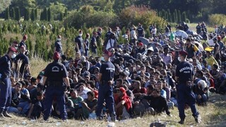 Takmer desaťtísíc migrantov prešlo ilegálne cez hranice do Maďarska