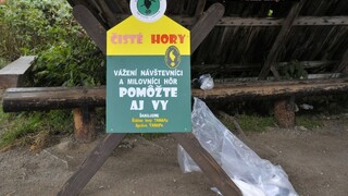 Stovky dobrovoľníkov čistili Tatry, problémom bolo chladné počasie