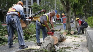 Vyčíňanie tajfúnu Dujuan na Taiwane má prvé obete