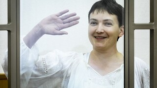 Objavili sa zábery zadržanej Savčenkovej, ktorá tvrdí, že ju do Ruska zavliekli