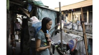 Namiesto školy práca. Deti na Filipínach robia s toxickými kovmi a ryžujú zlato