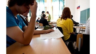 Ministerstvo chce zatraktívniť hodiny angličtiny, učiteľom ponúka peniaze navyše