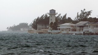 Pri Bahamách sa stratila loď, na palube je 33 cestujúcich